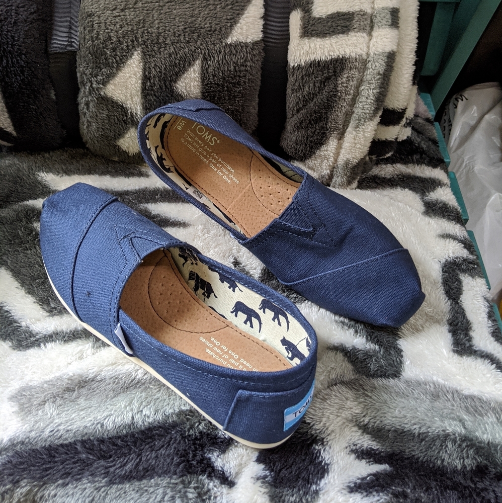 Tom's navy blue classic